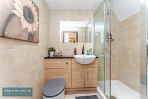 Shower room- click for photo gallery